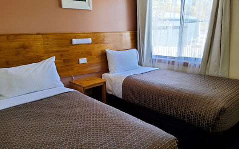 Highway Motor Inn - Hotel NSW 6