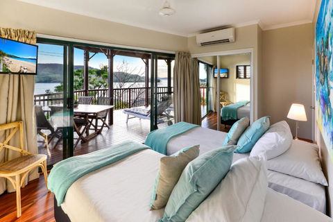 NEWLY BEAUTFULLY RENOVATED 16 The Casuarina 3 Bedroom House With 180 Degree Ocean Views - Hotel NSW 3