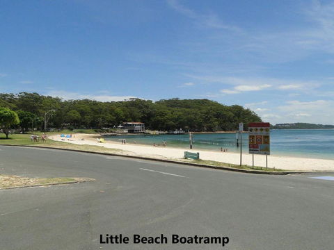 COLUMBIA VIEWS 2 / 9 COLUMBIA CLOSE AIRCON WIFI NETFLIX VIEWS & BOAT PARKING - Hotel NSW 1