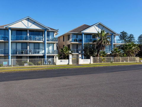 Across The Road From The Beach! - Hotel NSW 5