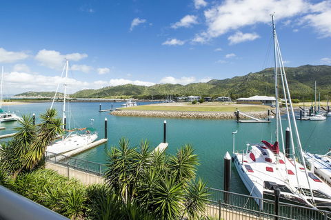 Blue On Blue Studio Room 1222 - Hotel NSW 4