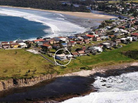 PENZANCE Gerroa Beachfront To Shelley Beach & 4pm Check Out Sundays - Hotel NSW 6