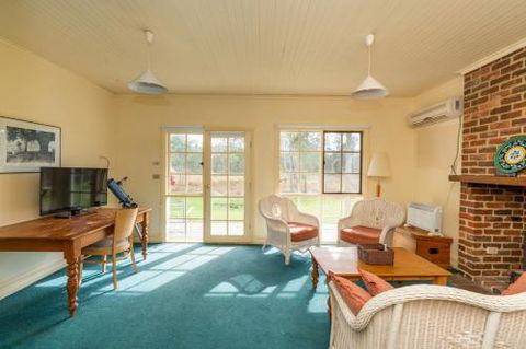 Acheron Valley Lakefront Cottages - Hotel NSW 6