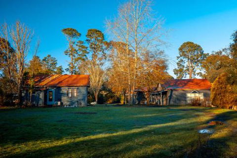 Acheron Valley Lakefront Cottages - Hotel NSW 3
