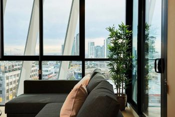 Panoramic Melbourne Views From Stylish Apartment - Hotel NSW 5