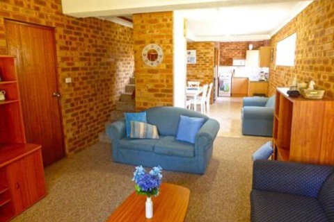 Dolphins Delight At Culburra Beach - Hotel NSW 3