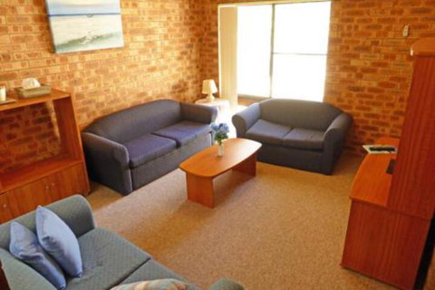 Dolphins Delight At Culburra Beach - Hotel NSW 6