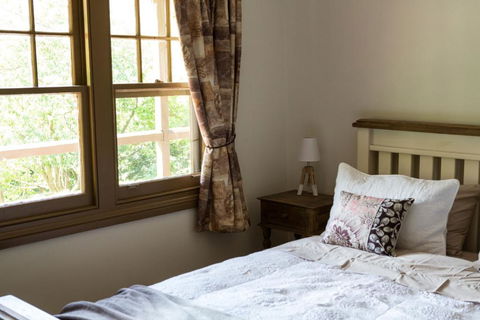 Buttercup Hill - Hotel NSW 2
