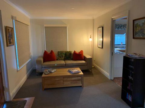 3 Batten Street - Hotel NSW 4