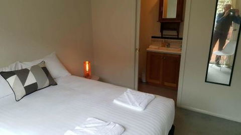 3 Batten Street - Hotel NSW 6