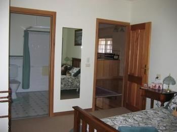 Buttercup Cottage & Private Apartment - Hotel NSW 4