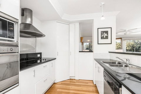 3 / 54 Lawson St. The Palms 3 - Hotel NSW 1