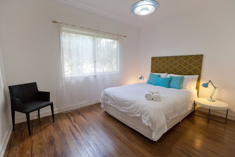 Ron's Beach House - Hotel NSW 4