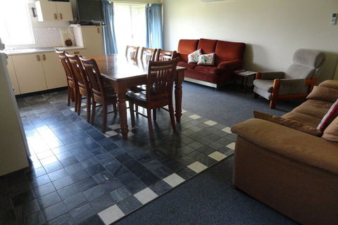 High View Family Cottages - Hotel NSW 2