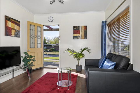 Short Stays Gippsland - Hotel NSW 6