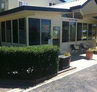 Poplar Caravan Park  Harry's Snack Shack - Hotel NSW