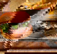 Eltham Hotel Bistro - Hotel NSW