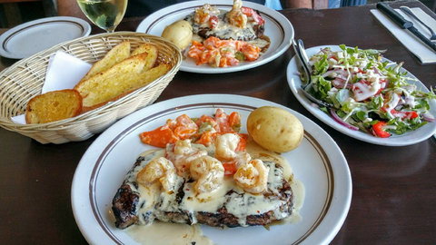 Donegan's Steakhouse - Hotel NSW 0