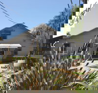 Grumpy and Sweethearts - Hotel NSW