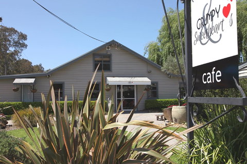 Grumpy And Sweethearts - Hotel NSW 0