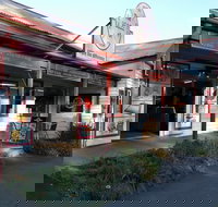 Mogo Fudge and Ice Cream /  Courtyard Cafe / Lots of Lollies Mogo - Hotel NSW