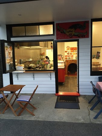Feed The Dragon - Hotel NSW 0