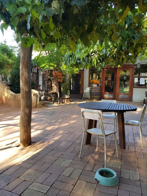 Taylor's Cafe - Hotel NSW 8