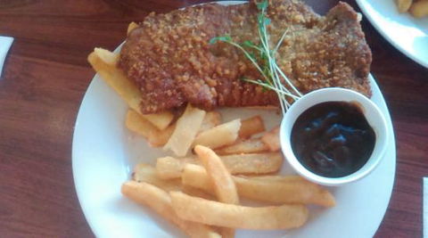 Dining At The Findon Hotel - Hotel NSW 0