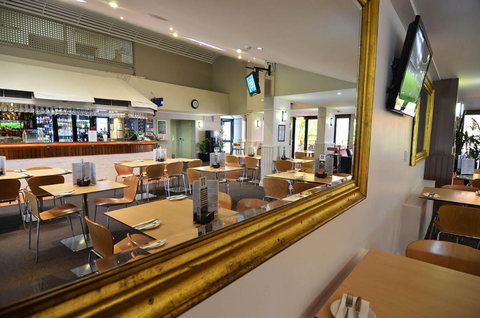 Ashmore Tavern - Hotel NSW 2