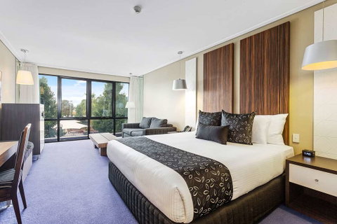 Quality Inn Taylors Lakes Motel - Hotel NSW 4