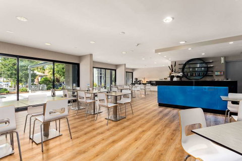 Quality Inn Taylors Lakes Motel - Hotel NSW 13