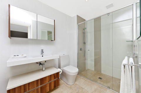 Astra Canberra Manhattan - Hotel NSW 5
