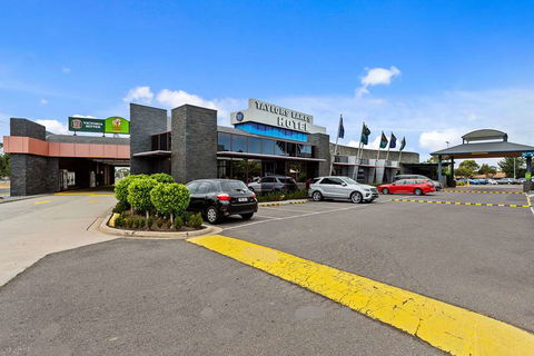 Quality Inn Taylors Lakes Motel - Hotel NSW 2