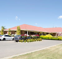 Pines Country Club Motor Inn - Hotel NSW