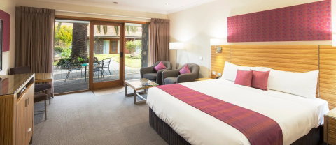 Julie-Anna Bendigo - Hotel NSW 2