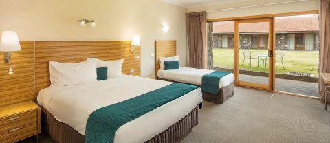 Julie-Anna Bendigo - Hotel NSW 4