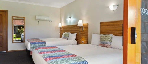 Julie-Anna Bendigo - Hotel NSW 5