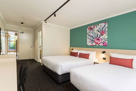 NIghtcap at Balaclava Hotel - Hotel NSW 2