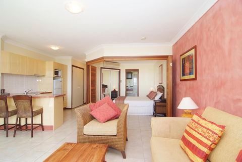 At Waters Edge Resort - Hotel NSW 2