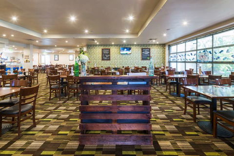 Nightcap At Edge Hill Tavern - Hotel NSW 9