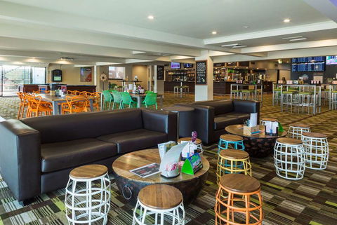 Nightcap At Edge Hill Tavern - Hotel NSW 10