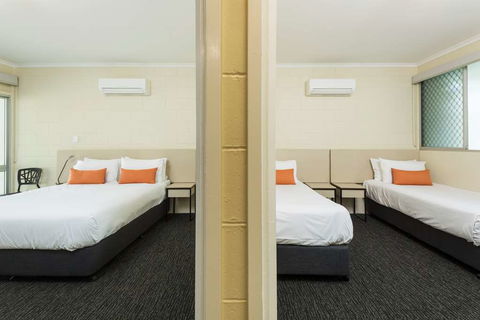 Nightcap At Edge Hill Tavern - Hotel NSW 11