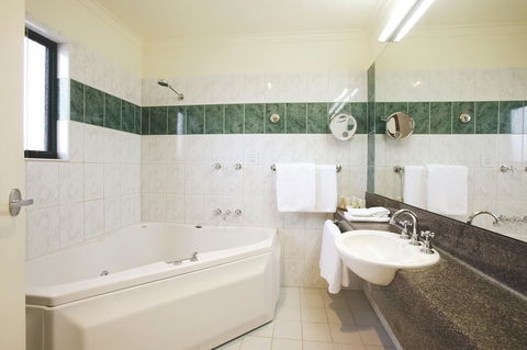 Gateway On Monash - Hotel NSW 1
