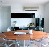 Staying Places - The Avenue - Hotel NSW