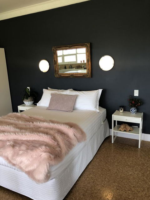 The Lake House Retreat - Hotel NSW 3