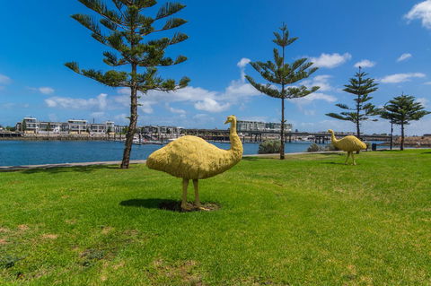 Port Adelaide Harbourside House - Hotel NSW 11