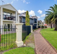 Port Adelaide Harbourside House - Hotel NSW