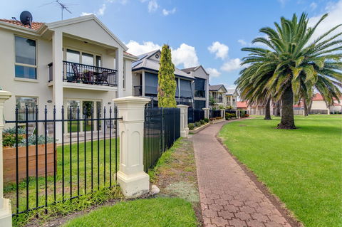 Port Adelaide Harbourside House - Hotel NSW 0