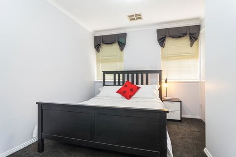 Port Adelaide Harbourside House - Hotel NSW 9