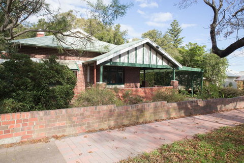 Cowan Street Bungalow - Hotel NSW 13